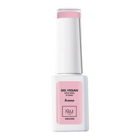 Flacon blanc du vernis semi-permanent 1944 Paris Gel Vegan Ivana NGV290, rose pastel scintillant 7 ml, sur fond blanc.
