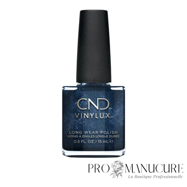 Flacon de vernis à ongles CND Vinylux Midnight Swim, teinte bleu marine foncé scintillant, 15ml.