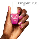Vernis-Semi-Permanent-OPI-strawberry_cosmo_gcs070_hand_and_bottle