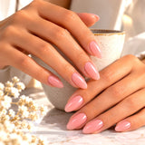 Manucure rose nude pêche réalisée avec le Gel Builder Atlas Born Pretty