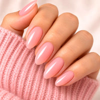 Manucure rose naturel réalisée avec le Gel Builder Atlas Naturally Pink