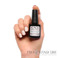 CND Shellac Backyard Nuptials porté sur les ongles avec flacon 12,5 ml