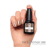 Manucure champagne doré métallisé avec le flacon CND Shellac Bellini