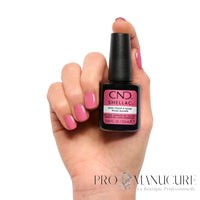 Vernis CND Shellac Kiss From A Rose avec manucure rose lumineuse