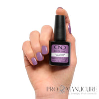 CND Shellac Lilac Longing avec manucure lilas brillante