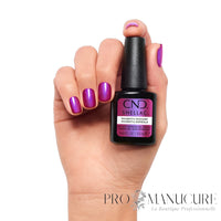 Manucure magenta irisée avec CND Shellac Magenta Mischief 12,5 ml