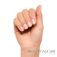 Manucure naturelle réalisée avec CND Shellac Satin Slippers rose lacté