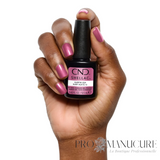 CND Shellac Surfin USA violet mauve nacré avec flacon et rendu sur les ongles