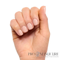 Manucure nude beige rosée réalisée avec CND Shellac Uncovered