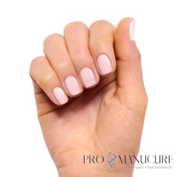 Manucure nude rosée lumineuse réalisée avec CND Shellac Winter Glow
